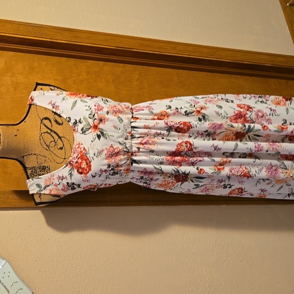 Siren Lily Floral Maxi Maternity Dress - White With Back Bow Detail Size XL - Picture 4 of 11